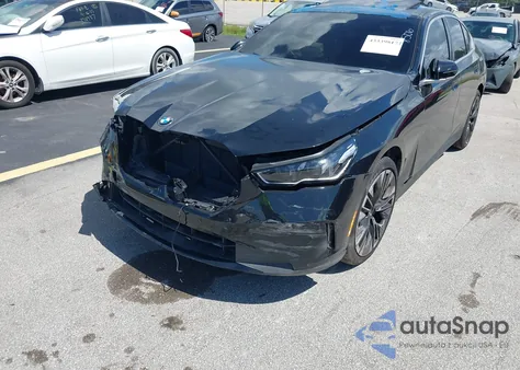 2024 BMW 530 I z USA, uszkodzony, nr VIN WBA43FJ00RCS58506